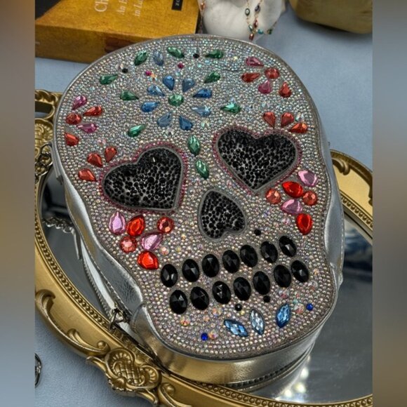 🆕 BETSEY JOHNSON 🧿 NWOT Bone-Jour Sugar Skull Crossbody Bag, Silver & Rainbow - Picture 9 of 16